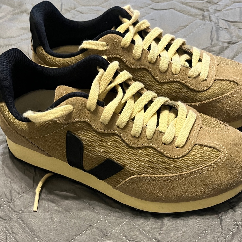 Veja Women's Tan and Black Sneakers